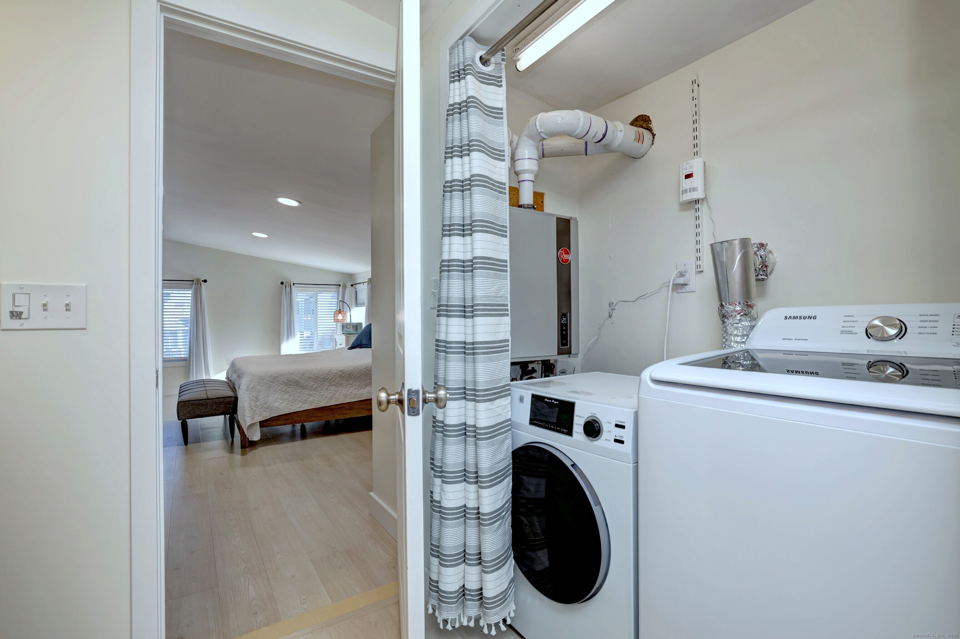 East Haven, Connecticut, 06512, United States, 3 Bedrooms Bedrooms, ,2 BathroomsBathrooms,Residential,For Sale,2001718