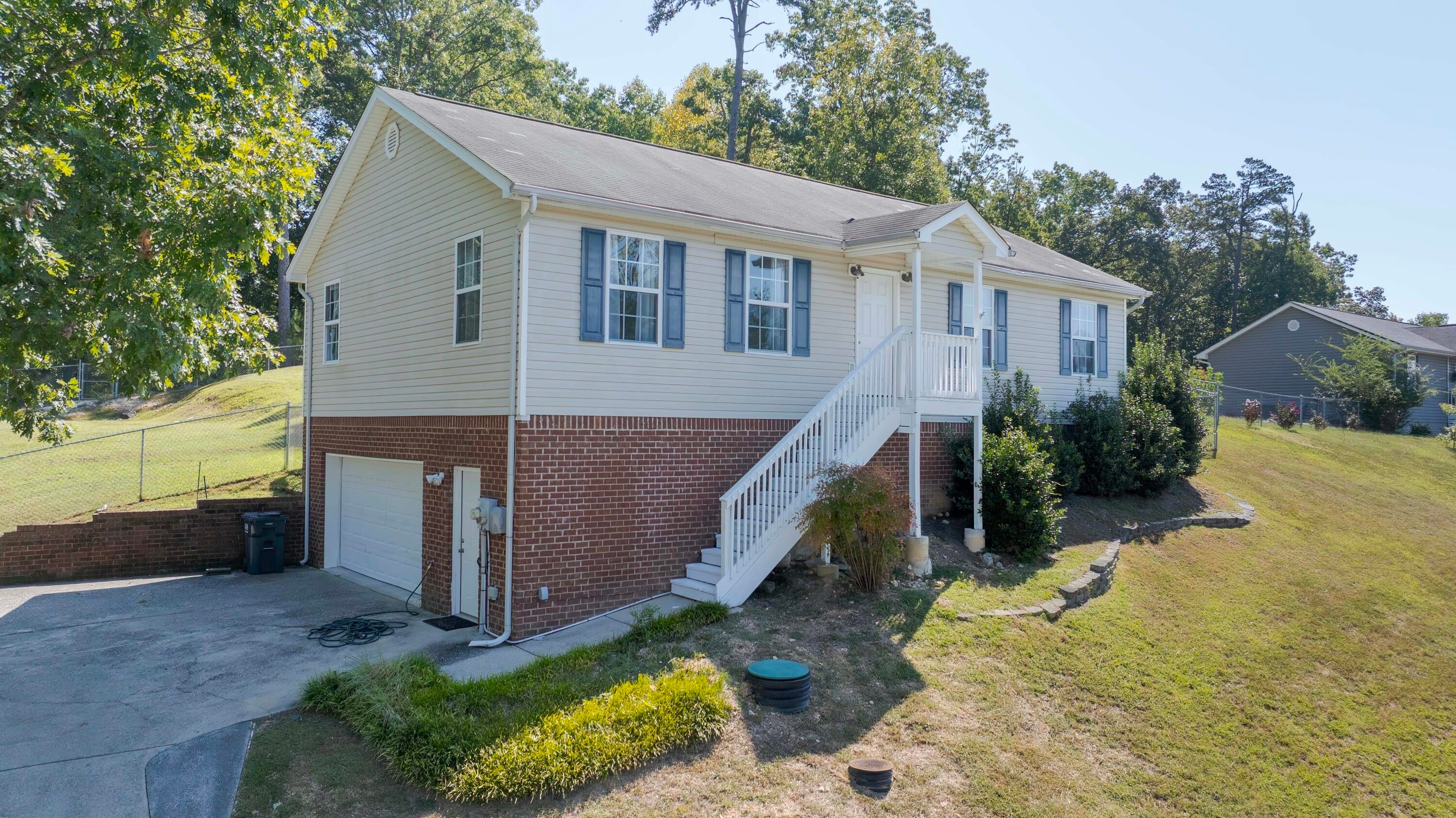 Emerald Creek Cir, Soddy Daisy, TN 37379