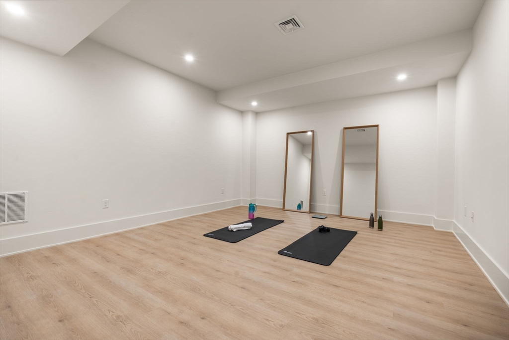 Newton, Massachusetts, 02461, United States, 6 Bedrooms Bedrooms, ,7 BathroomsBathrooms,Residential,For Sale,1882798