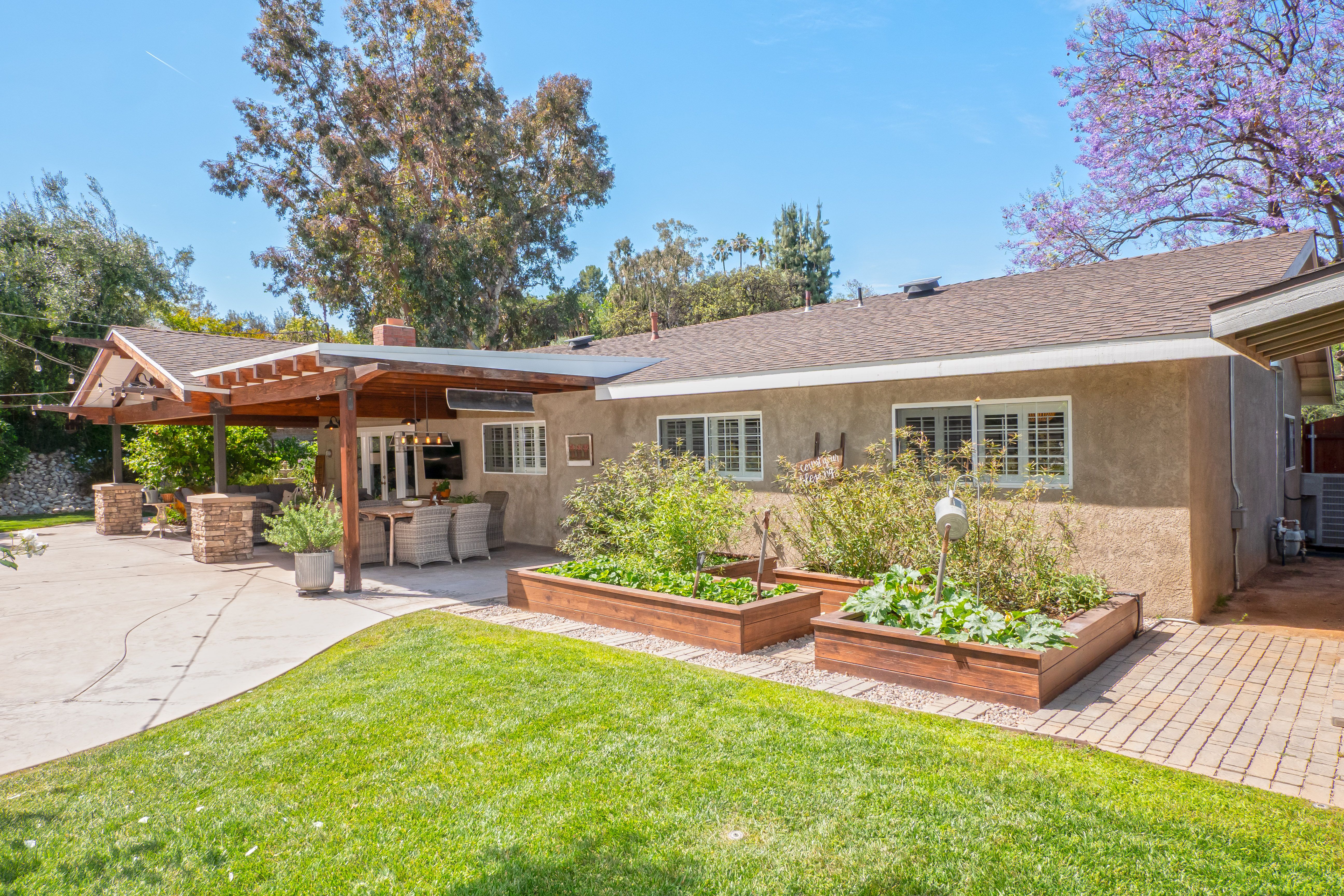  2372 Shadow Hill Drive, Riverside, CA 92506 - 物件實景