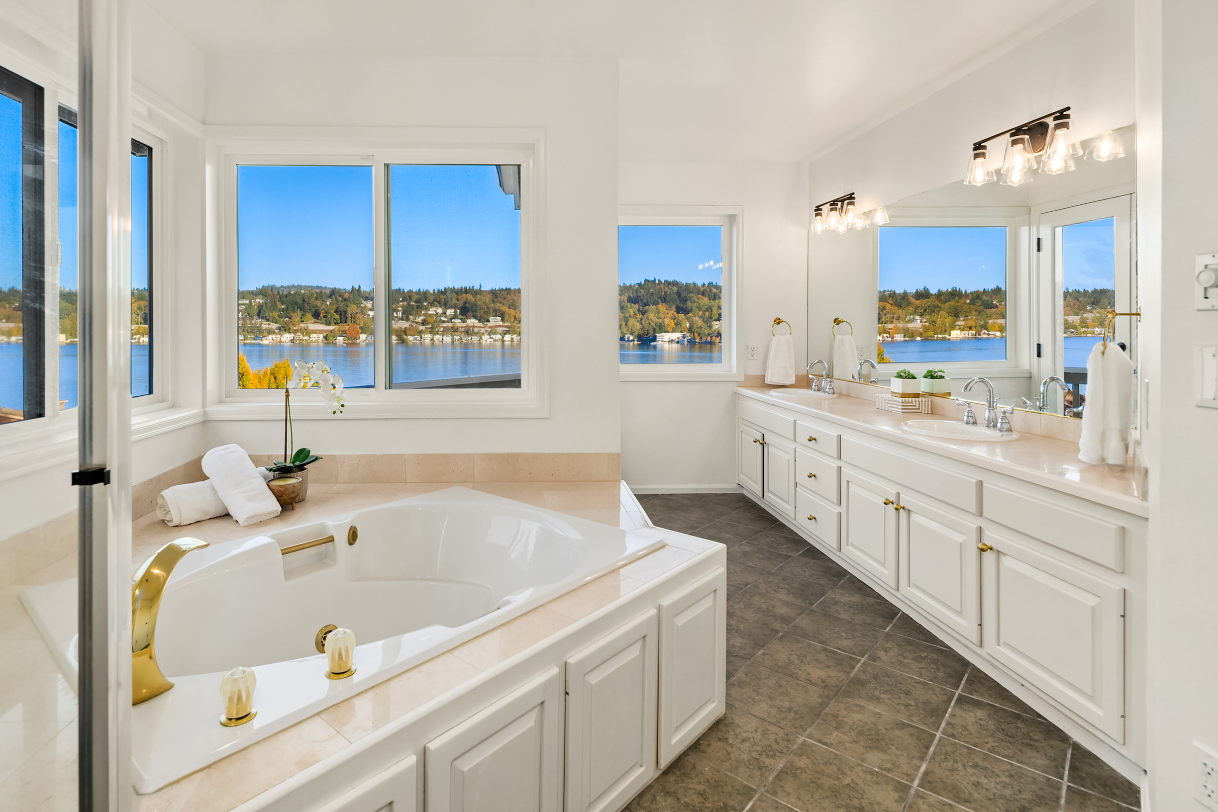  7020 96th Avenue Southeast, Mercer Island, WA 98040 - 物件實景