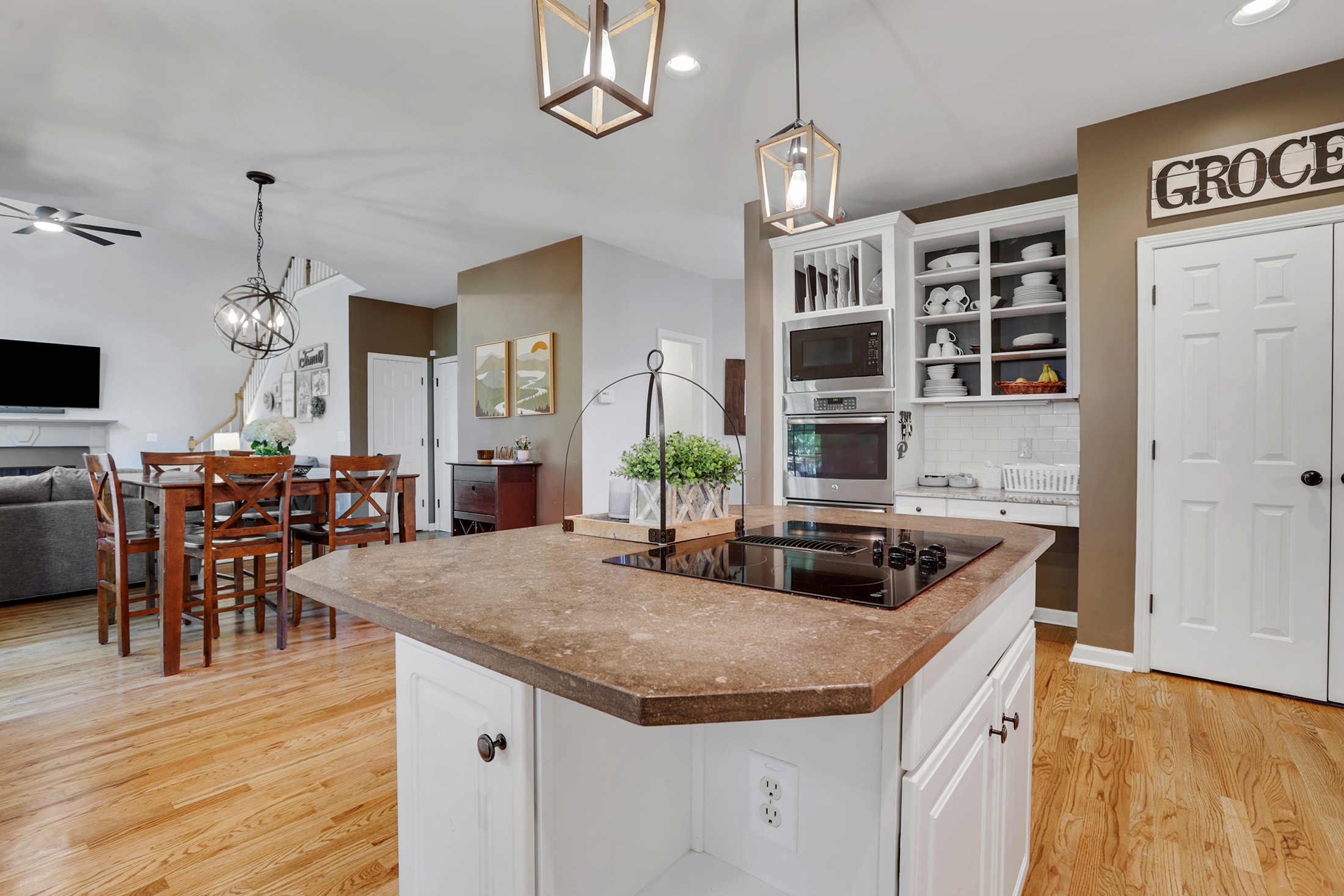  Beautifully Updated Home in River Plantation - 物件實景
