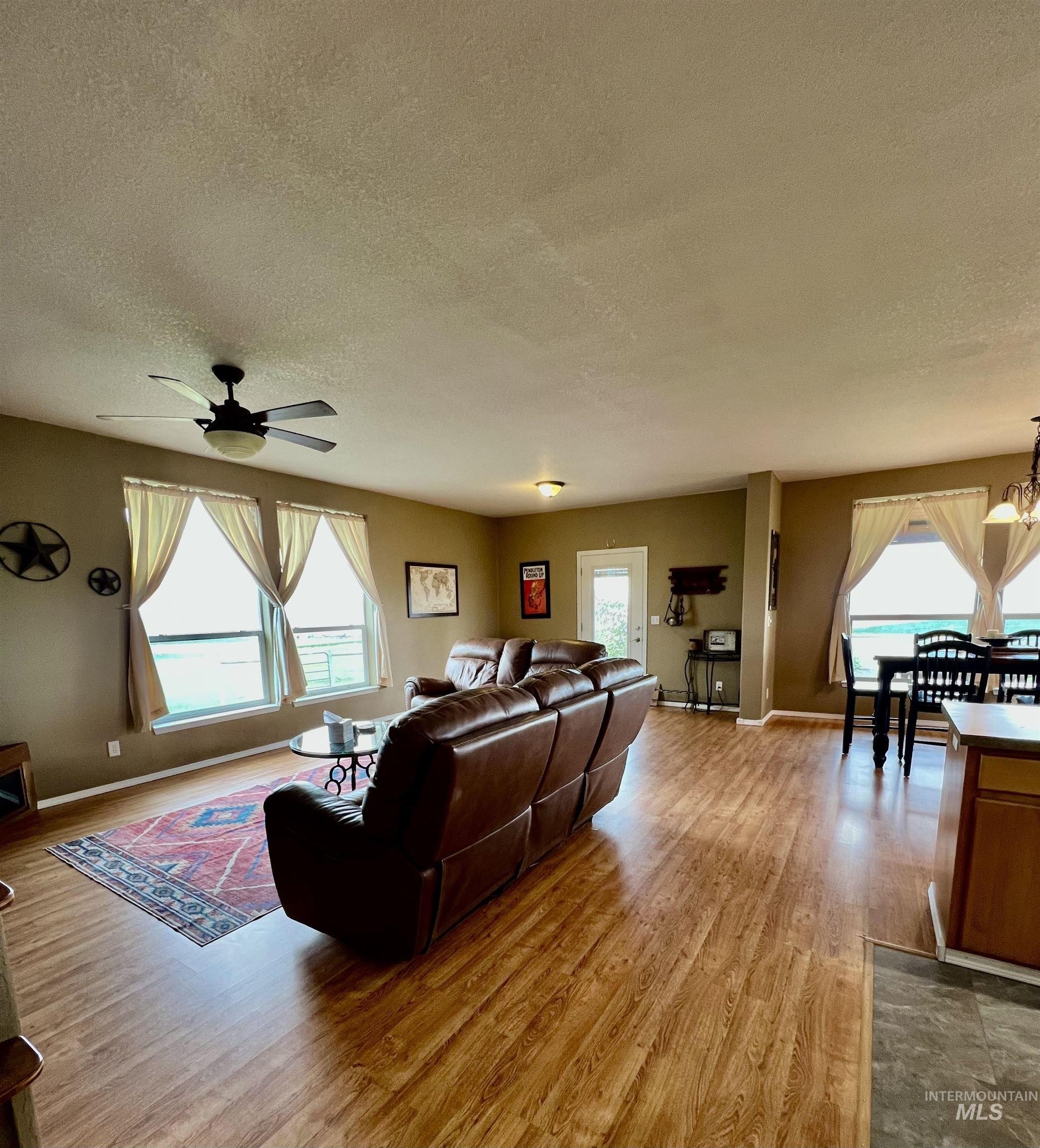 Asotin, Washington, 99402, United States, 3 Bedrooms Bedrooms, ,2 BathroomsBathrooms,Residential,For Sale,1942526