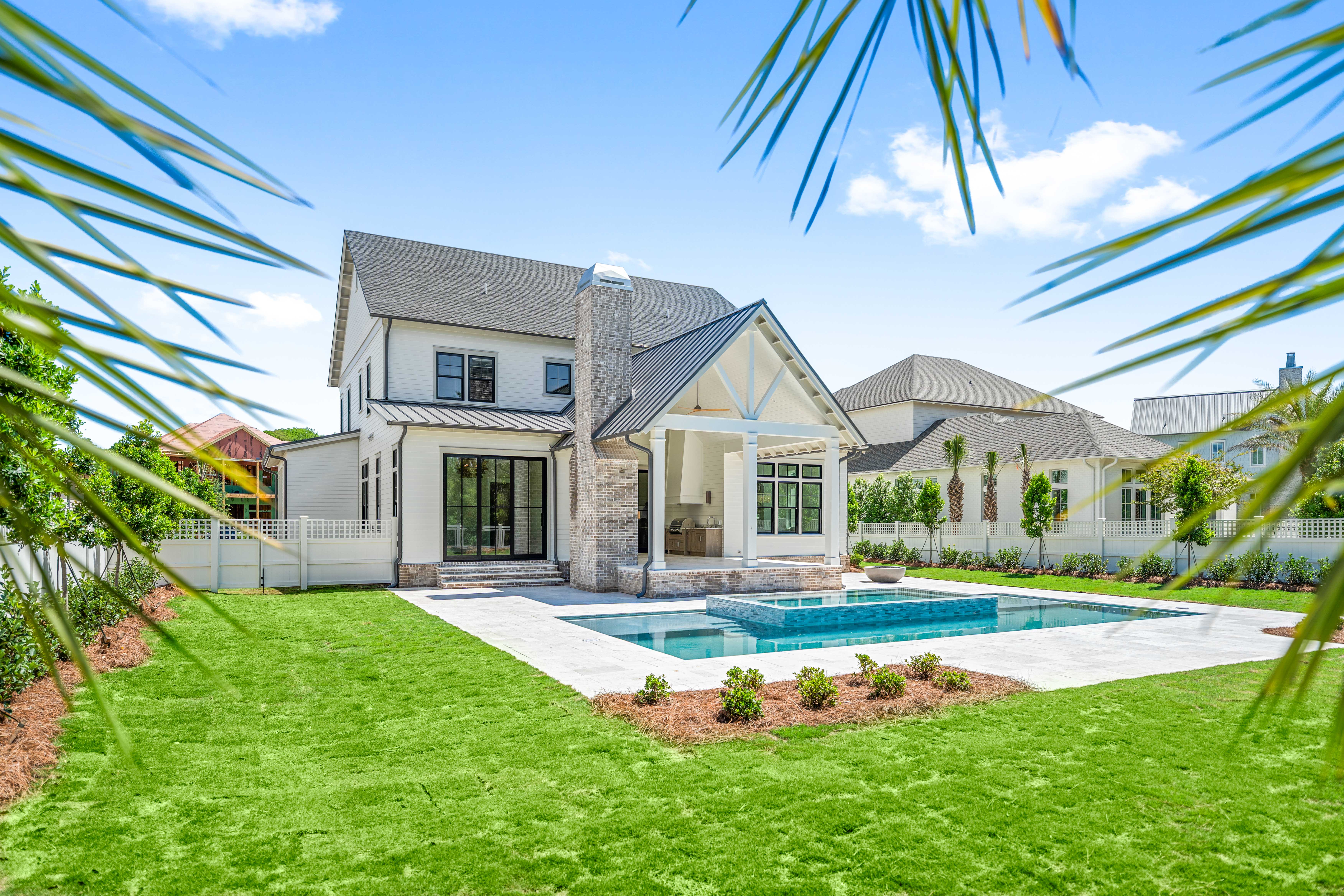  Backyard Oasis with 15x40 Pool, 7x16 Spa, Firepit and Spacious Porch - 物件實景