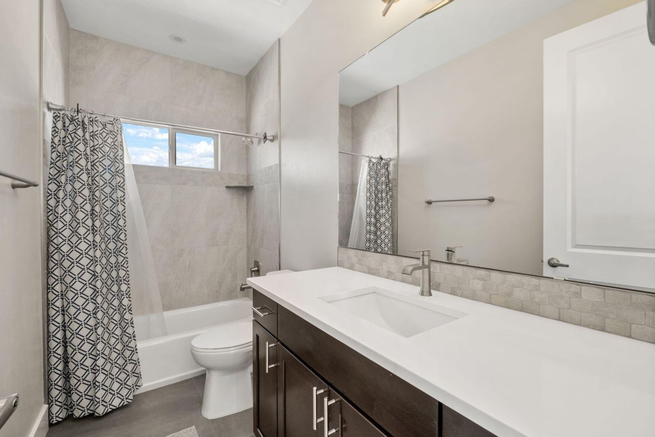 Albuquerque, New Mexico, 87120, United States, 5 Bedrooms Bedrooms, ,5 BathroomsBathrooms,Residential,For Sale,1940027