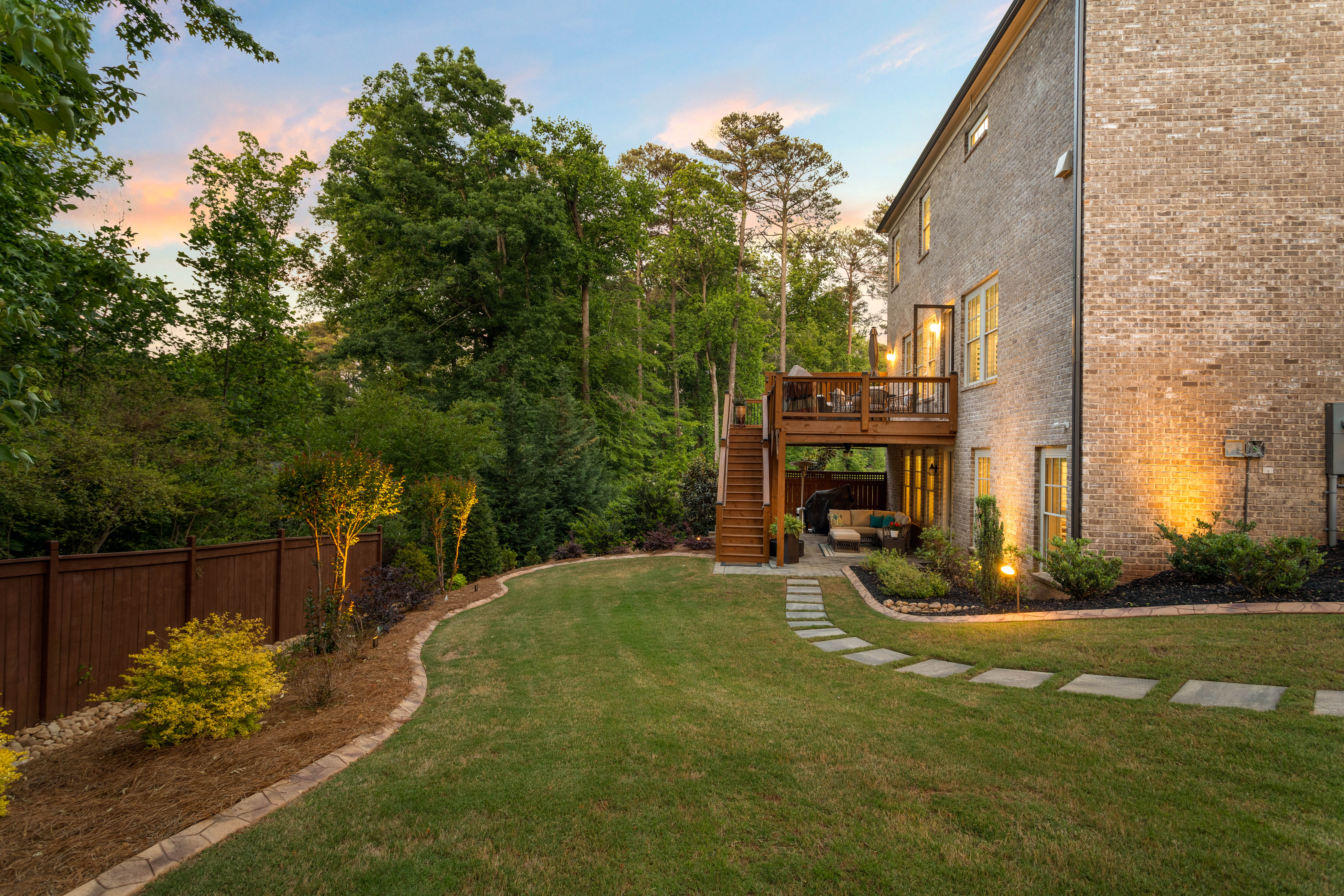  Timeless Architecture and Inviting Outdoor Spaces - 物件實景