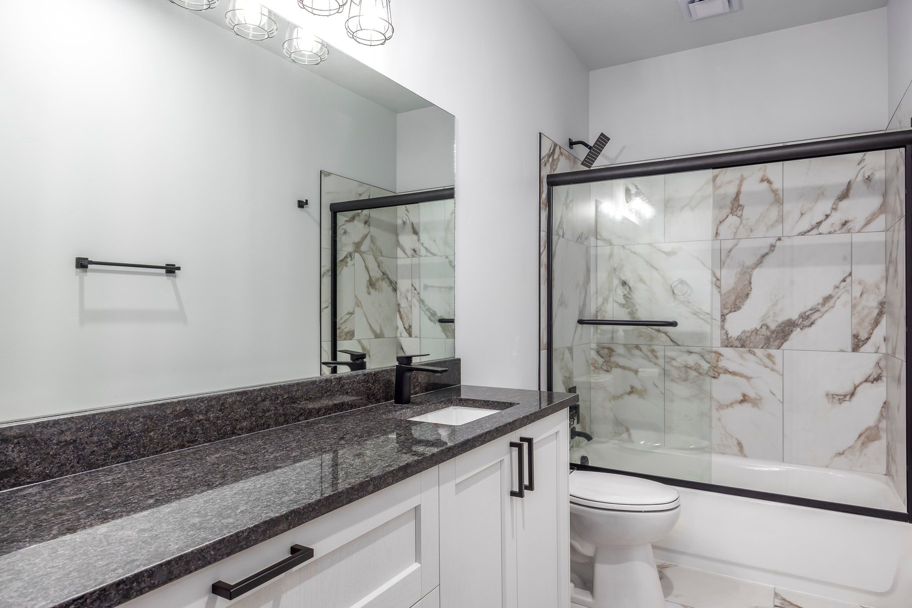  Luxury Inside and Out with Mountain Views - 物件實景