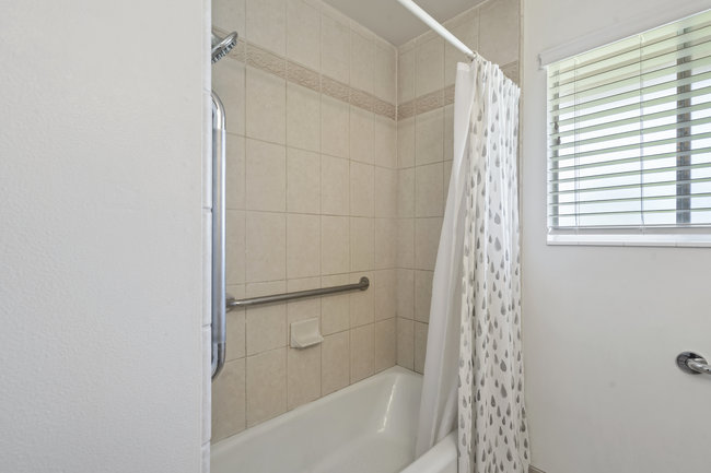 Hollister, California, 95023, United States, 3 Bedrooms Bedrooms, ,2 BathroomsBathrooms,Residential,For Sale,1942638