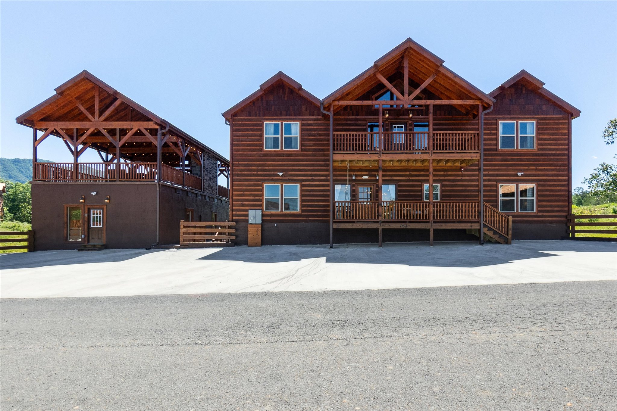 Sevierville, Tennessee, 37876, United States, 8 Bedrooms Bedrooms, ,9 BathroomsBathrooms,Residential,For Sale,1981124