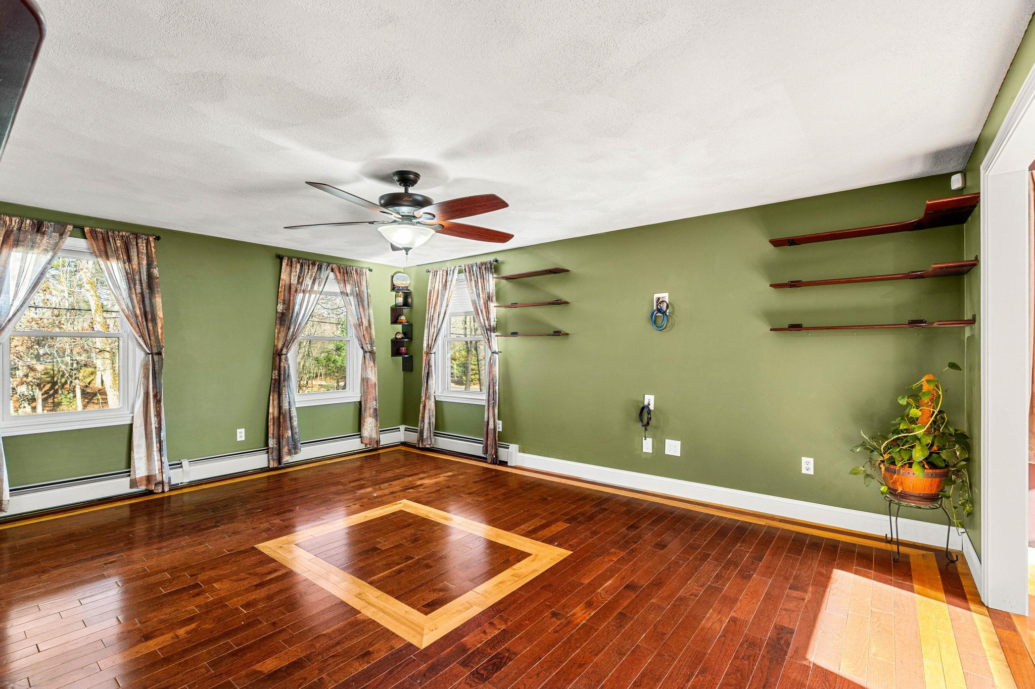 Londonderry, New Hampshire, 03053, United States, 3 Bedrooms Bedrooms, ,4 BathroomsBathrooms,Residential,For Sale,2002282