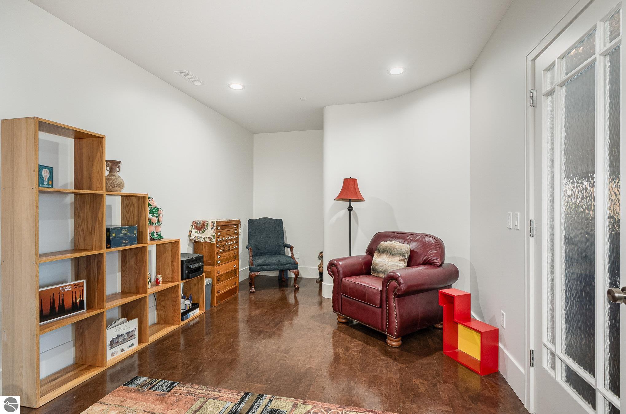 Midland, Michigan, 48640, United States, 2 Bedrooms Bedrooms, ,3 BathroomsBathrooms,Residential,For Sale,1870398