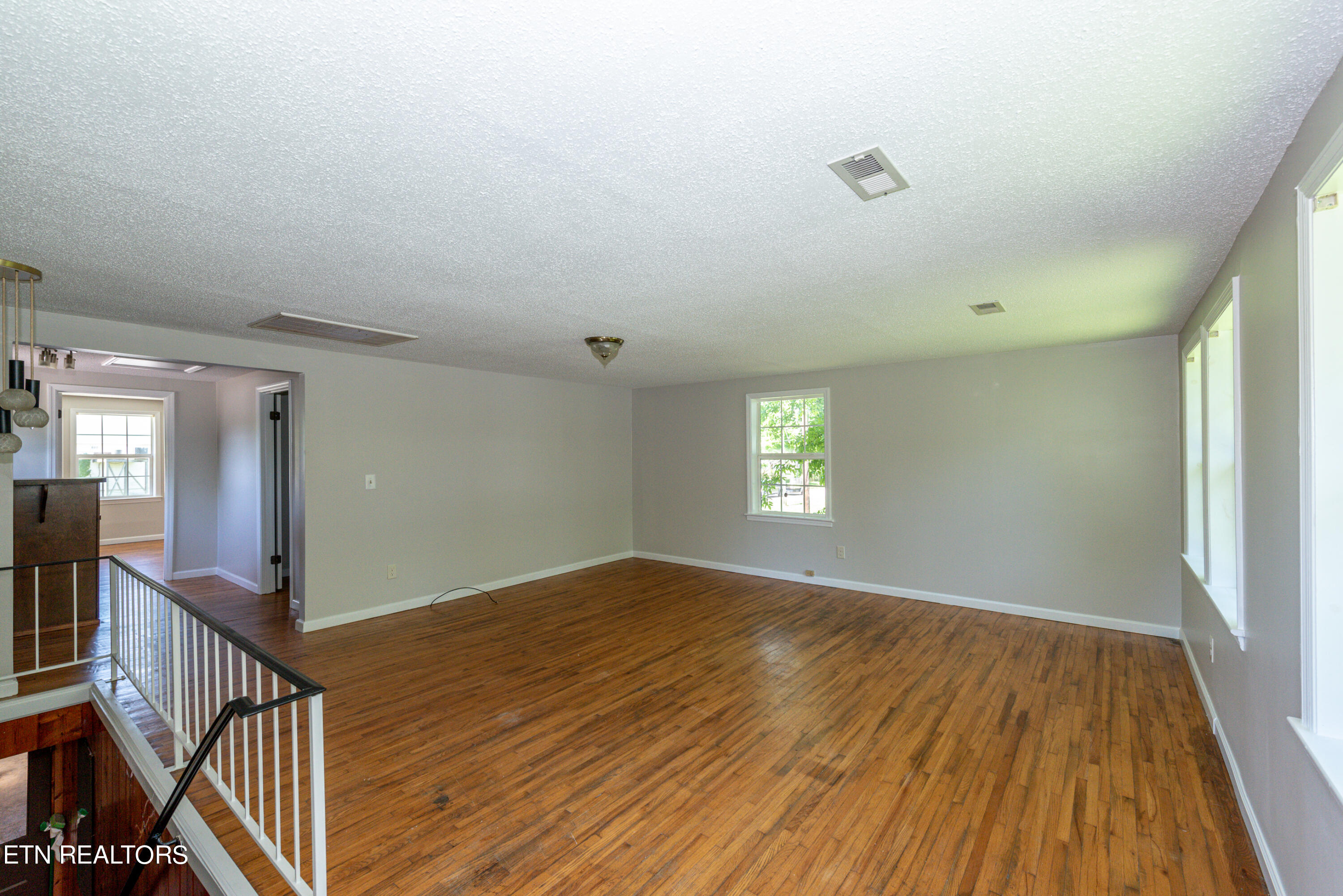 Townsend, Tennessee, 37882, United States, 3 Bedrooms Bedrooms, ,2 BathroomsBathrooms,Residential,For Sale,1984041