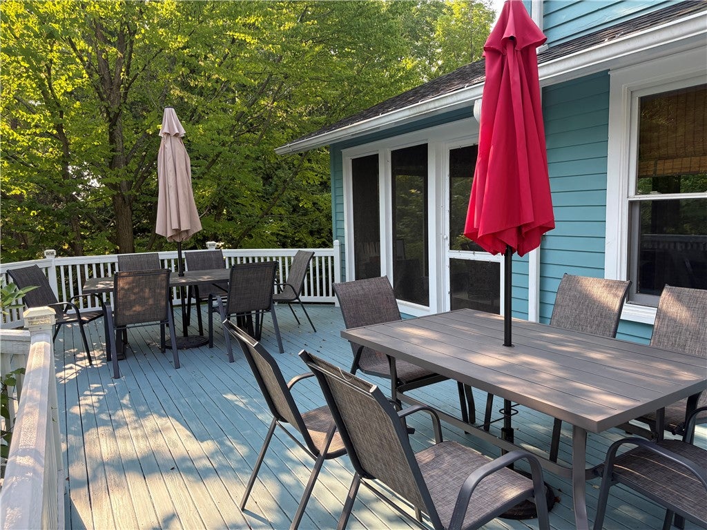 Geneva, New York, 14456, United States, 6 Bedrooms Bedrooms, ,4 BathroomsBathrooms,Residential,For Sale,1901730