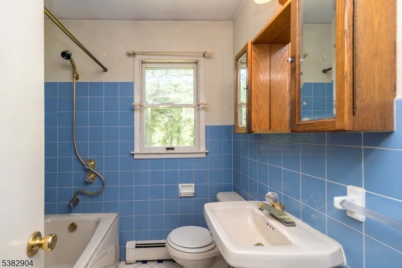 Kingwood Twp., New Jersey, 08867-4402, United States, 4 Bedrooms Bedrooms, ,3 BathroomsBathrooms,Residential,For Sale,1940654