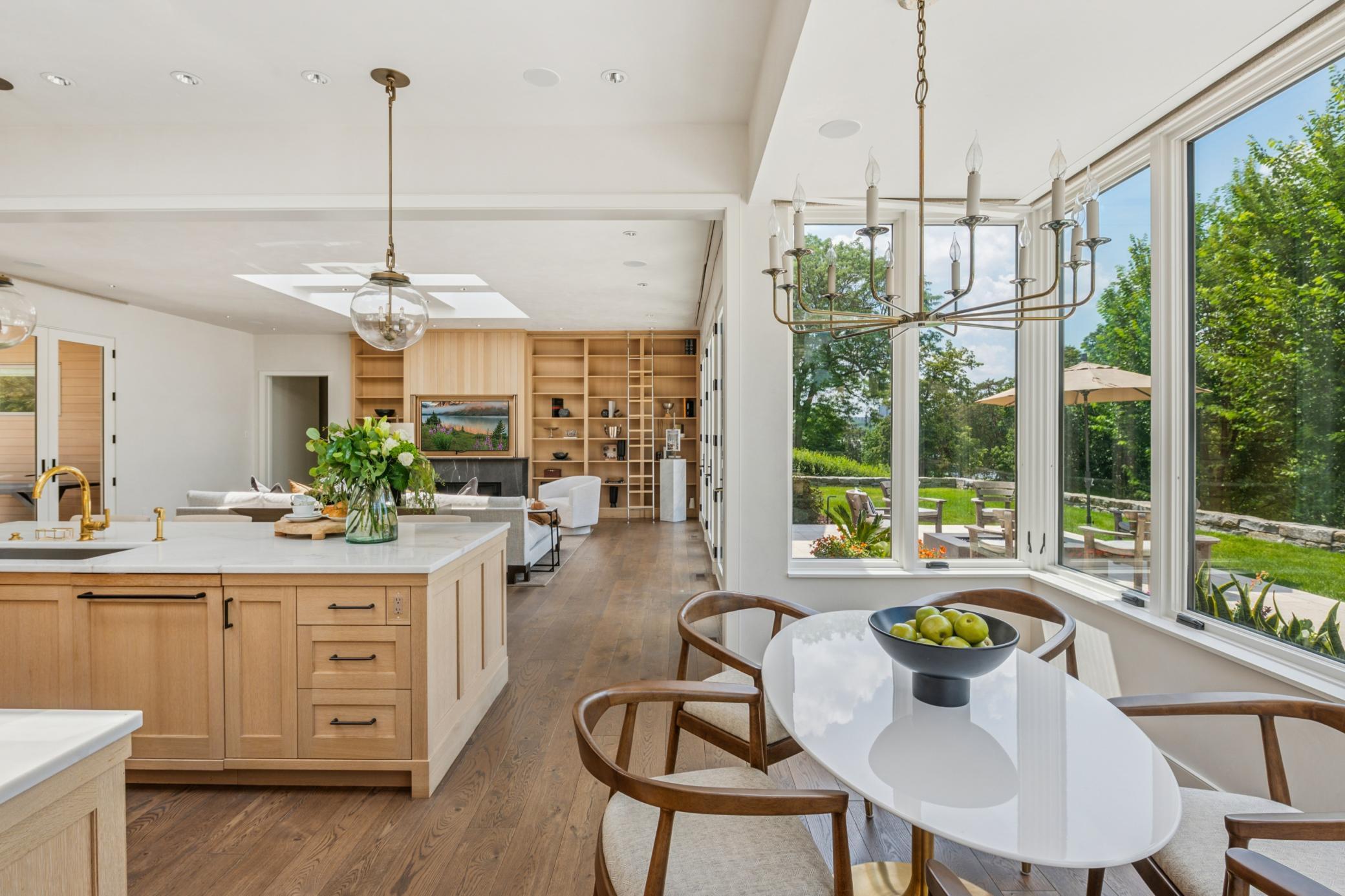 Minneapolis, Minnesota, 55405, United States, 5 Bedrooms Bedrooms, ,1 BathroomBathrooms,Residential,For Sale,1897759