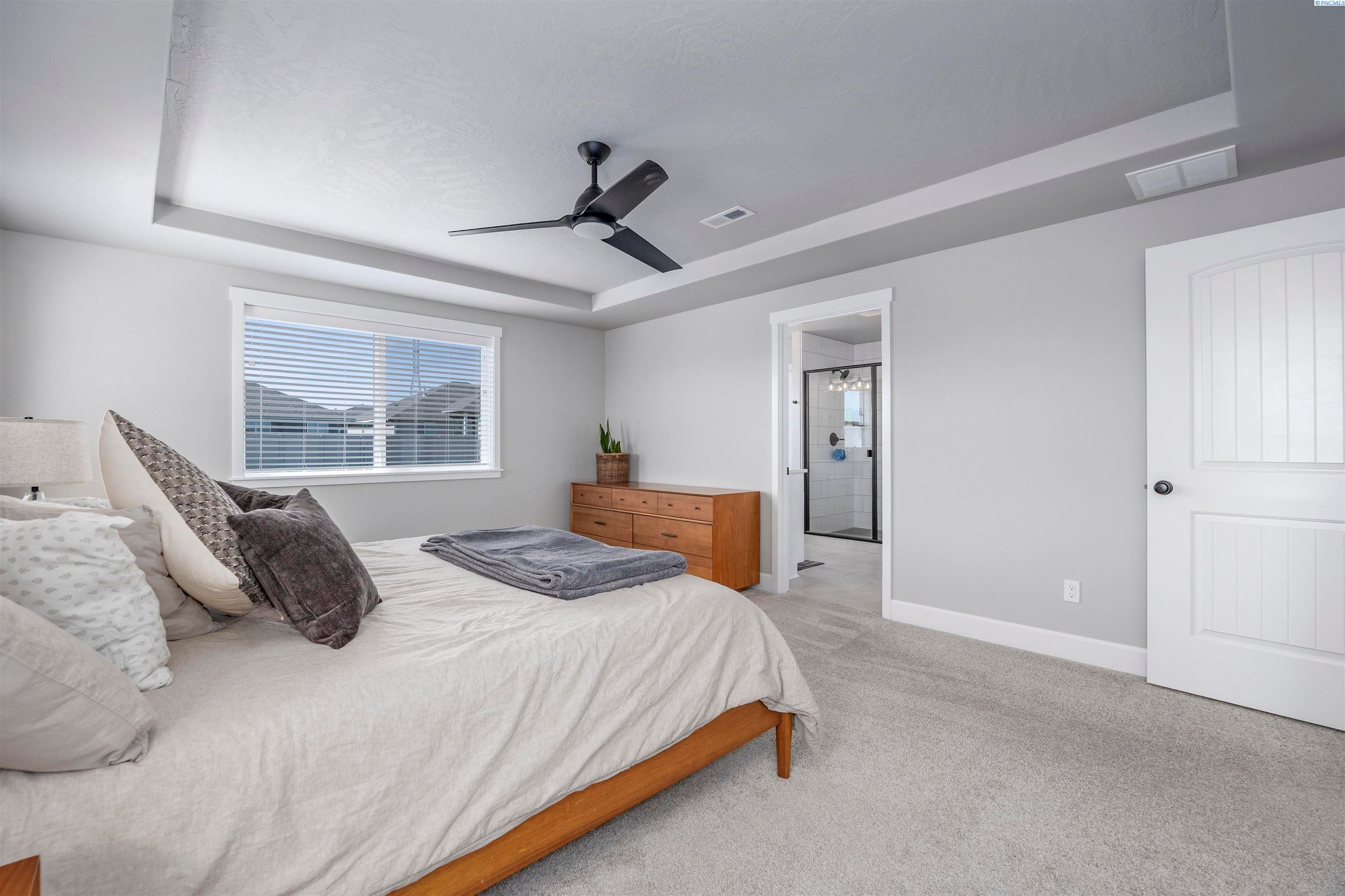 Kennewick, Washington, 99338, United States, 5 Bedrooms Bedrooms, ,3 BathroomsBathrooms,Residential,For Sale,1984207