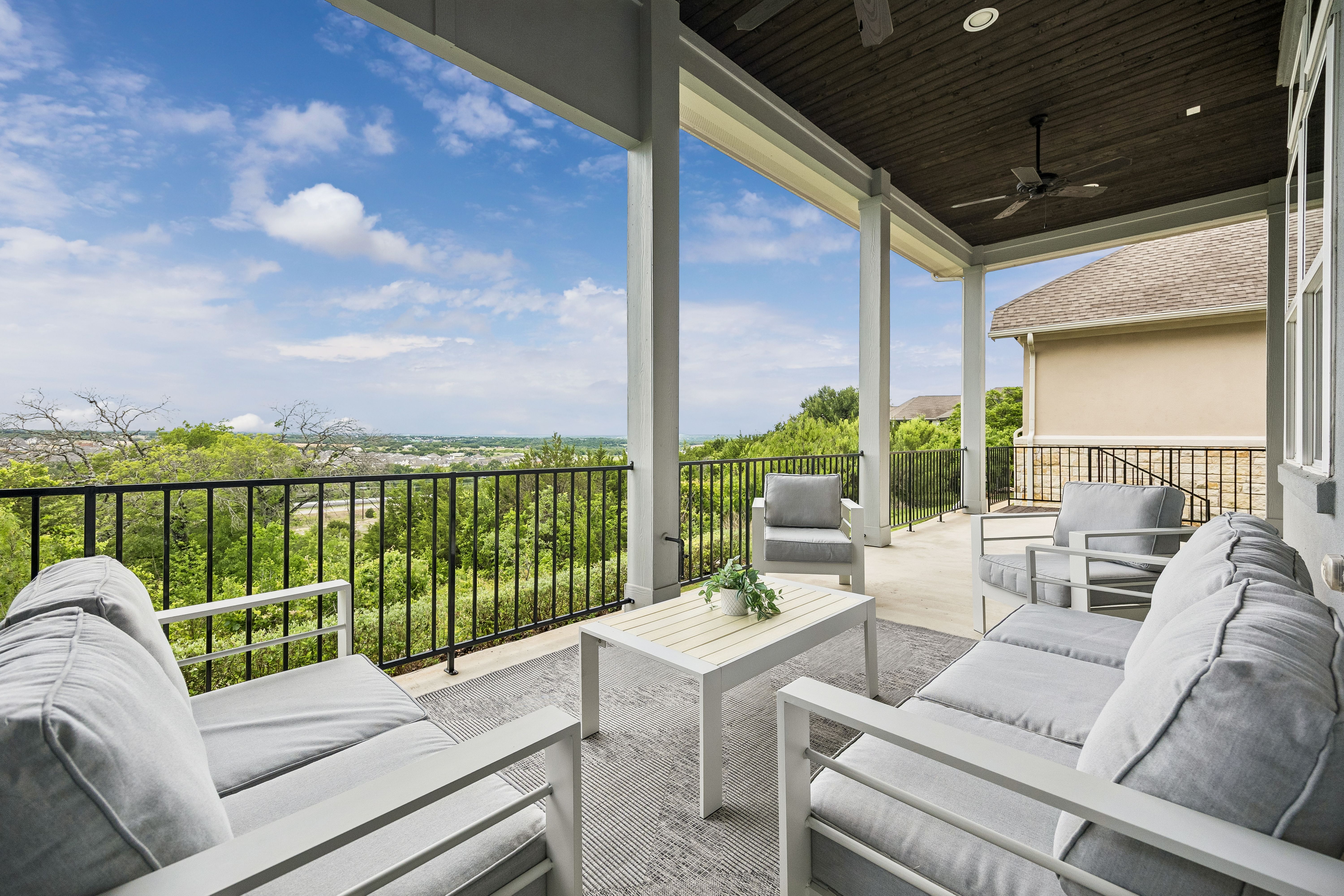  Hill Country Views Meet Modern Luxury in Gated Santa Rita Ranch - 物件實景