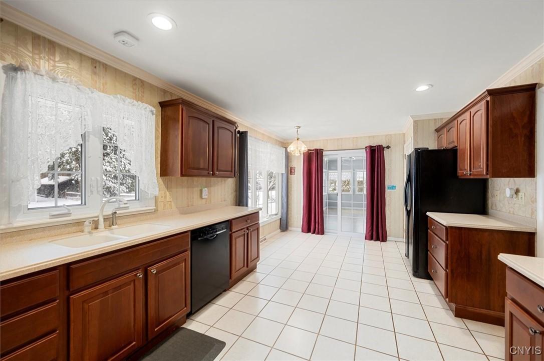 Rome, New York, 13440, United States, 3 Bedrooms Bedrooms, ,2 BathroomsBathrooms,Residential,For Sale,2003171