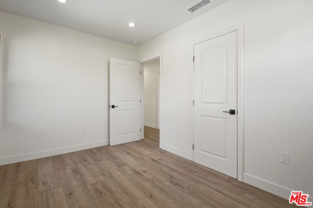 Los Angeles, California, 90007, United States, 5 Bedrooms Bedrooms, ,3 BathroomsBathrooms,Residential,For Sale,1975111