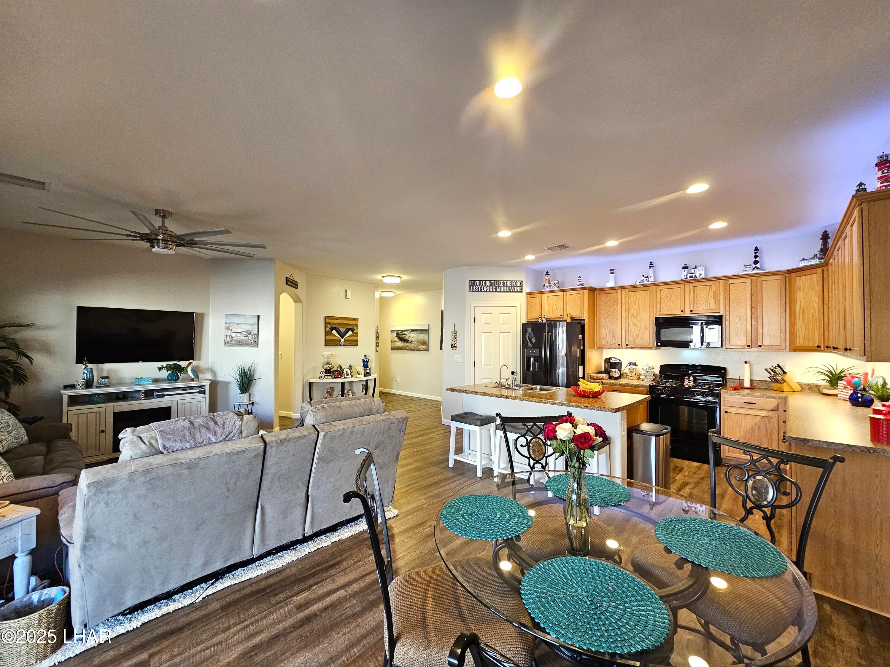 Lake Havasu City, Arizona, 86404, United States, 3 Bedrooms Bedrooms, ,2 BathroomsBathrooms,Residential,For Sale,1957391