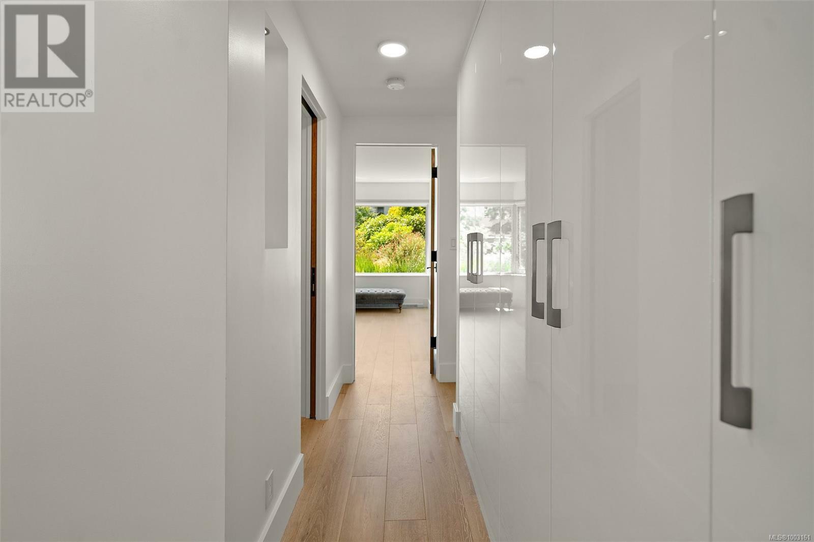 OAK BAY, British Columbia, V8S 2N6, CA, 2 Bedrooms Bedrooms, ,2 BathroomsBathrooms,Residential,For Sale,1874610
