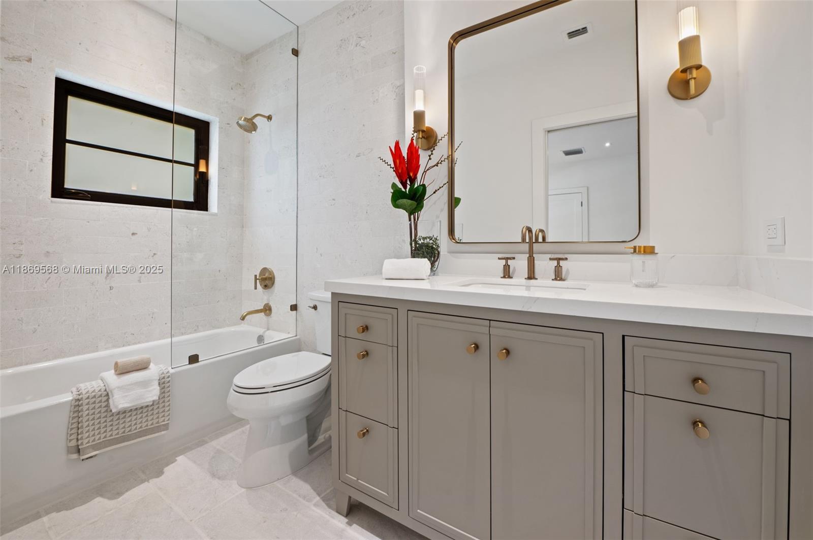 Miami, Florida, 33143, United States, 4 Bedrooms Bedrooms, ,4 BathroomsBathrooms,Residential,For Sale,1933110