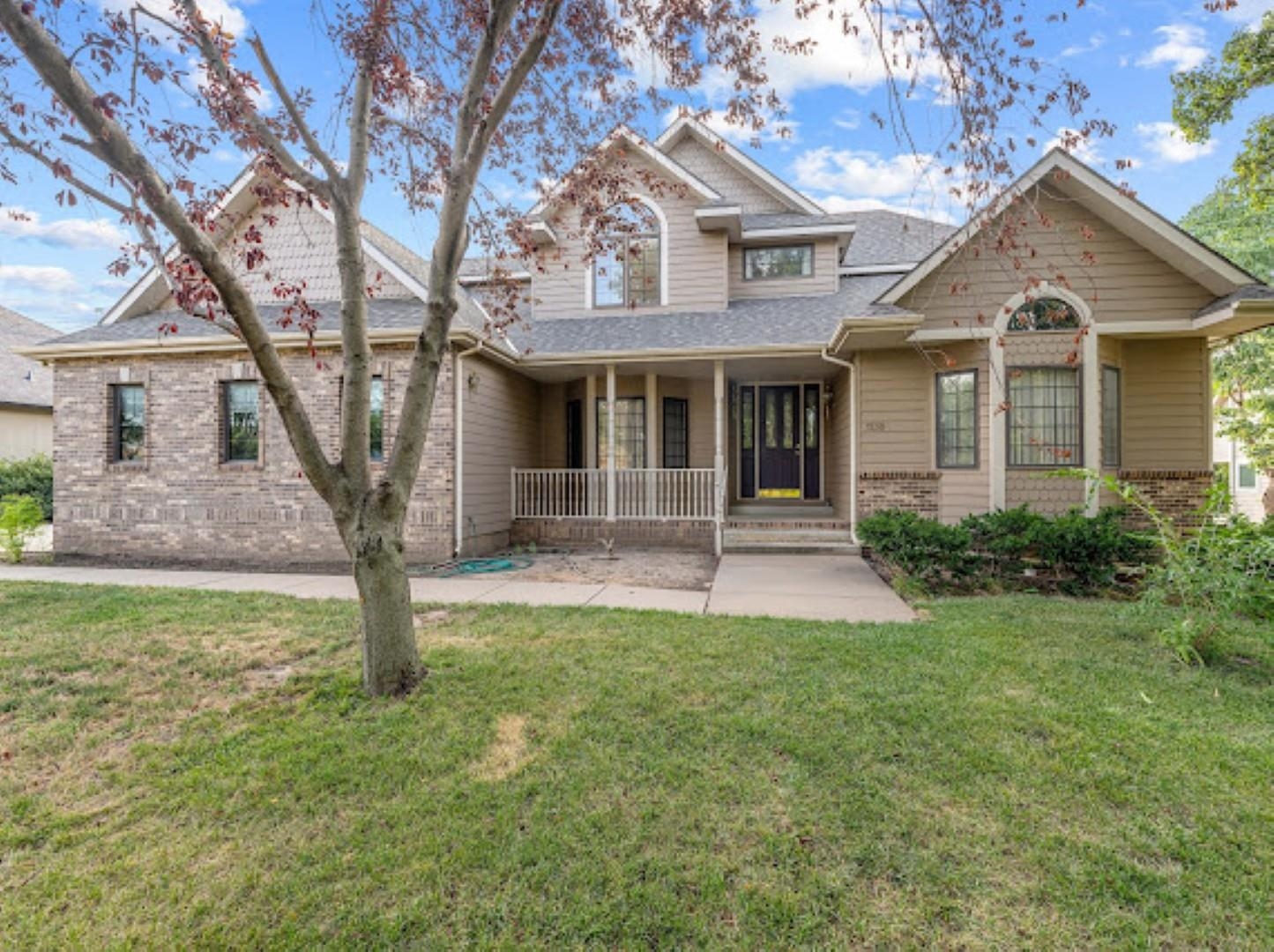 Salina, Kansas, 67401, United States, 4 Bedrooms Bedrooms, ,4 BathroomsBathrooms,Residential,For Sale,1932172