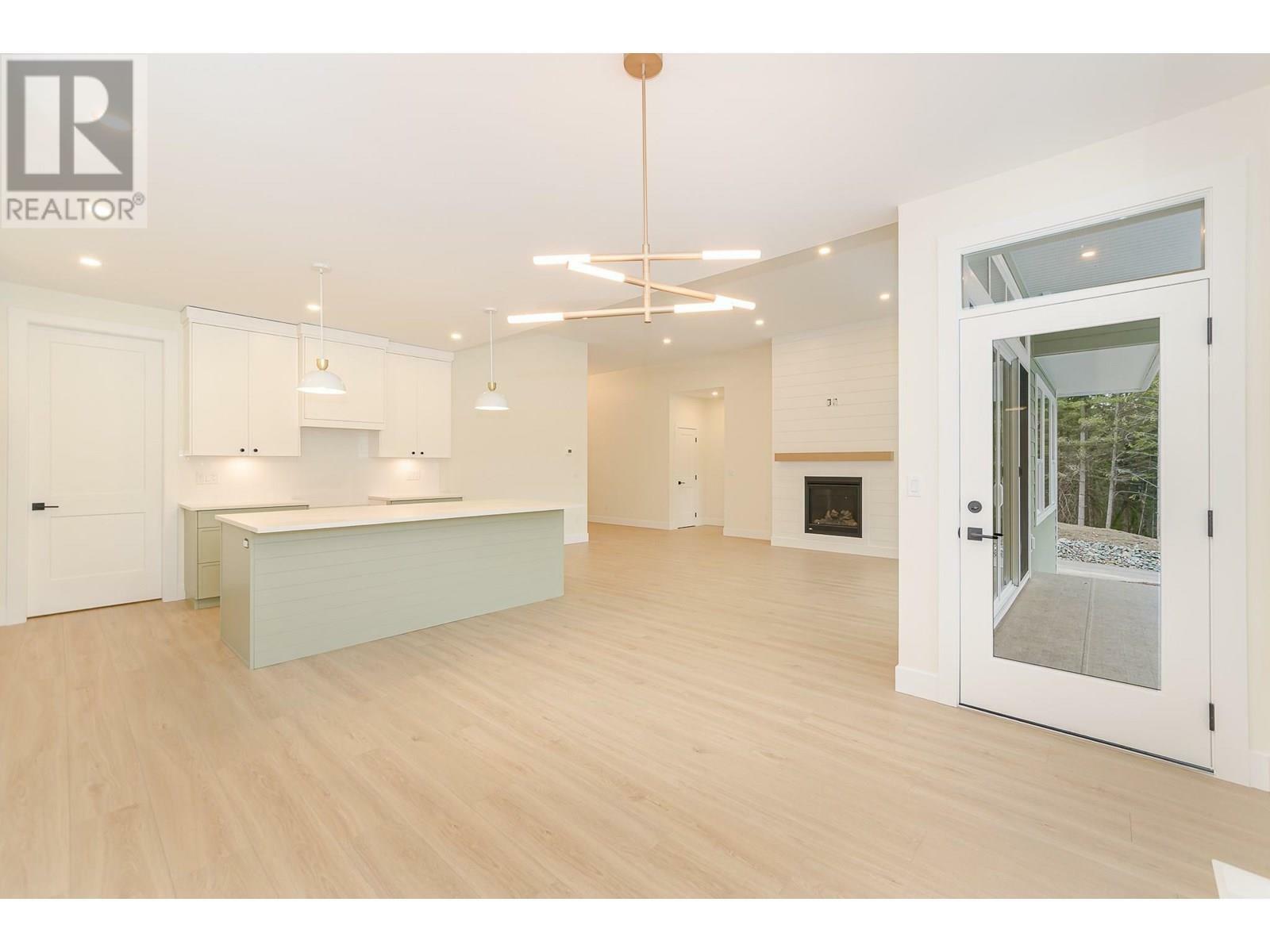 BLIND BAY, British Columbia, V0E 1H0, CA, 3 Bedrooms Bedrooms, ,2 BathroomsBathrooms,Residential,For Sale,1836853