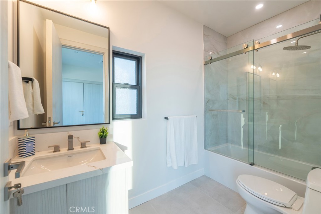 Huntington Beach, California, 92648, United States, 3 Bedrooms Bedrooms, ,5 BathroomsBathrooms,Residential,For Sale,2003455