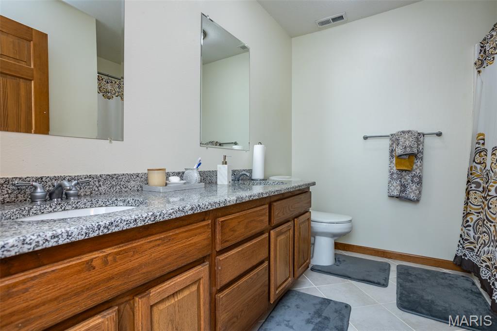 Brighton, Illinois, 62012, United States, 6 Bedrooms Bedrooms, ,4 BathroomsBathrooms,Residential,For Sale,1995743