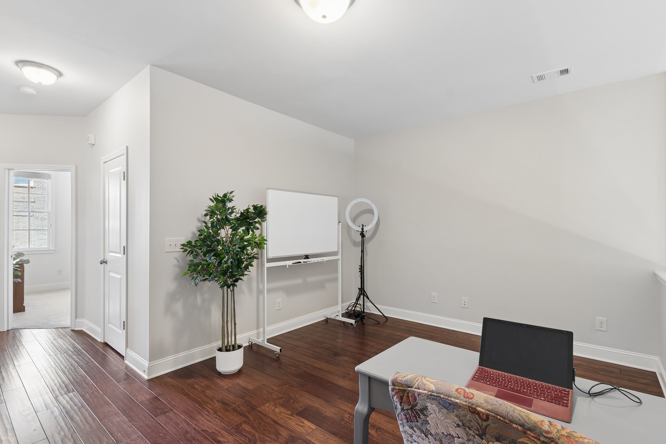  Charming Cape Cod Cottage Style Townhome - 物件實景