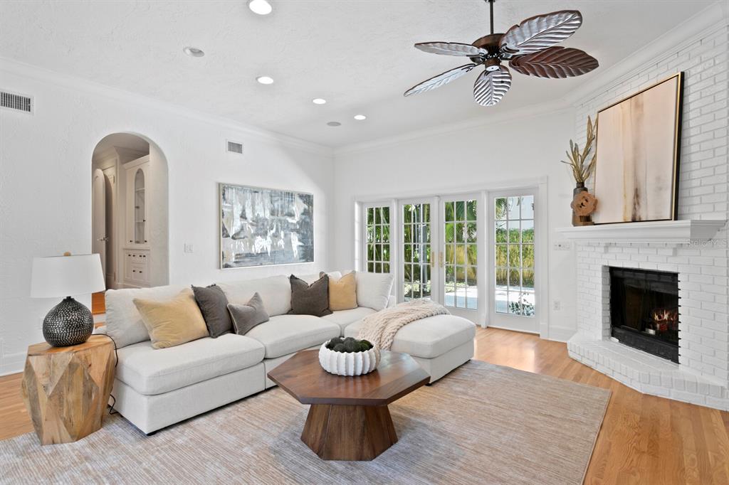 St Petersburg, Florida, 33704, United States, 4 Bedrooms Bedrooms, ,5 BathroomsBathrooms,Residential,For Sale,1794031