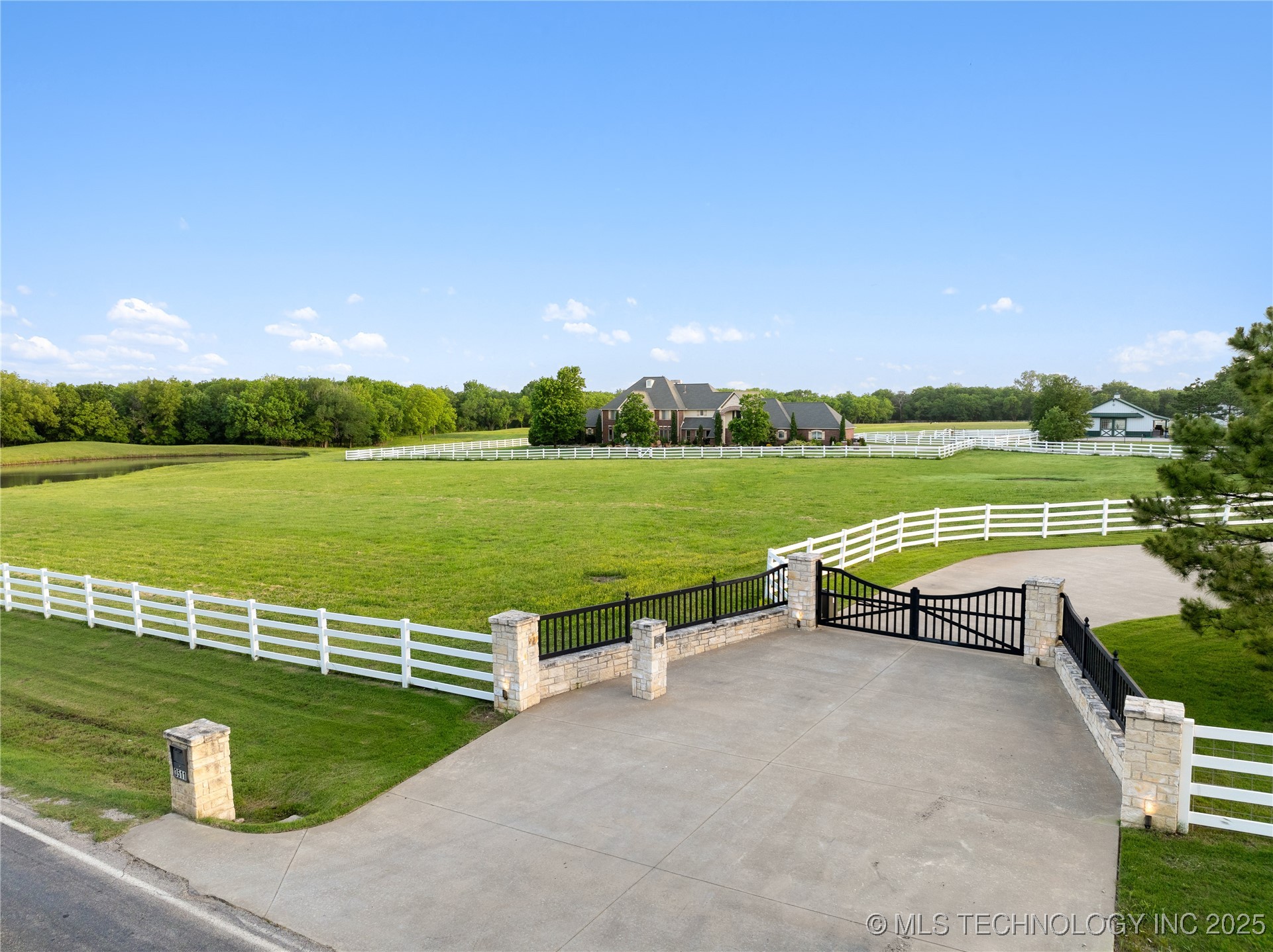Bixby, Oklahoma, 74008, United States, 4 Bedrooms Bedrooms, ,5 BathroomsBathrooms,Residential,For Sale,1837310
