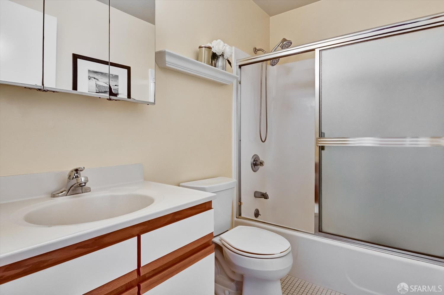 San Francisco, California, 94124, United States, 3 Bedrooms Bedrooms, ,2 BathroomsBathrooms,Residential,For Sale,1997310