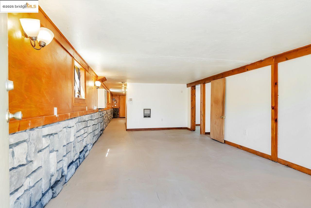 Oakland, California, 94608, United States, 6 Bedrooms Bedrooms, ,3 BathroomsBathrooms,Residential,For Sale,1939780