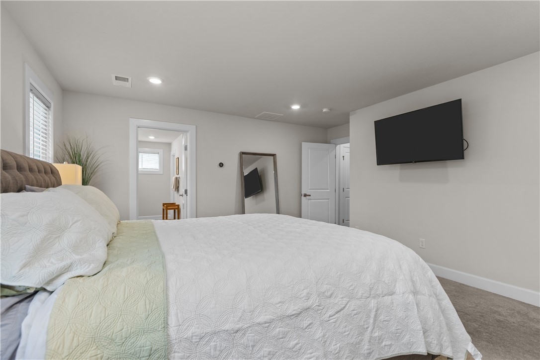 Robinson Twp, Pennsylvania, 15136, United States, 5 Bedrooms Bedrooms, ,4 BathroomsBathrooms,Residential,For Sale,1906122