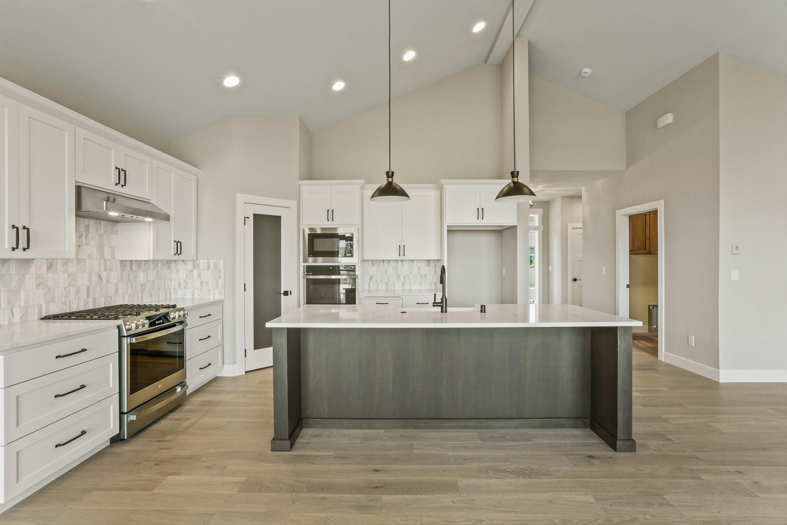 Spokane, Washington, 99223, United States, 5 Bedrooms Bedrooms, ,4 BathroomsBathrooms,Residential,For Sale,1999672