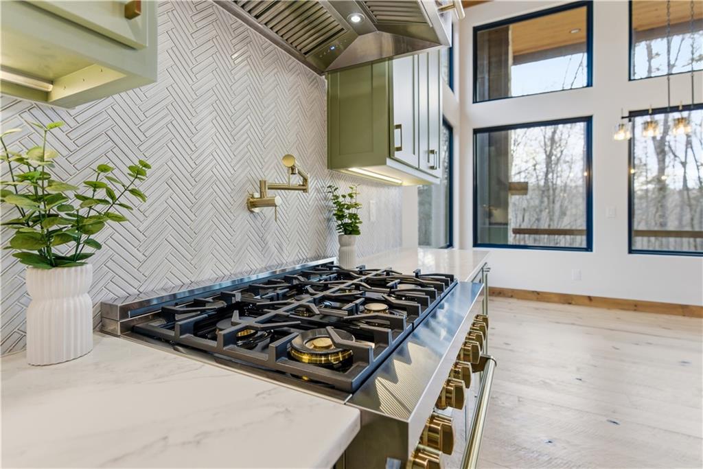 Morganton, Georgia, 30560, United States, 3 Bedrooms Bedrooms, ,4 BathroomsBathrooms,Residential,For Sale,2037777