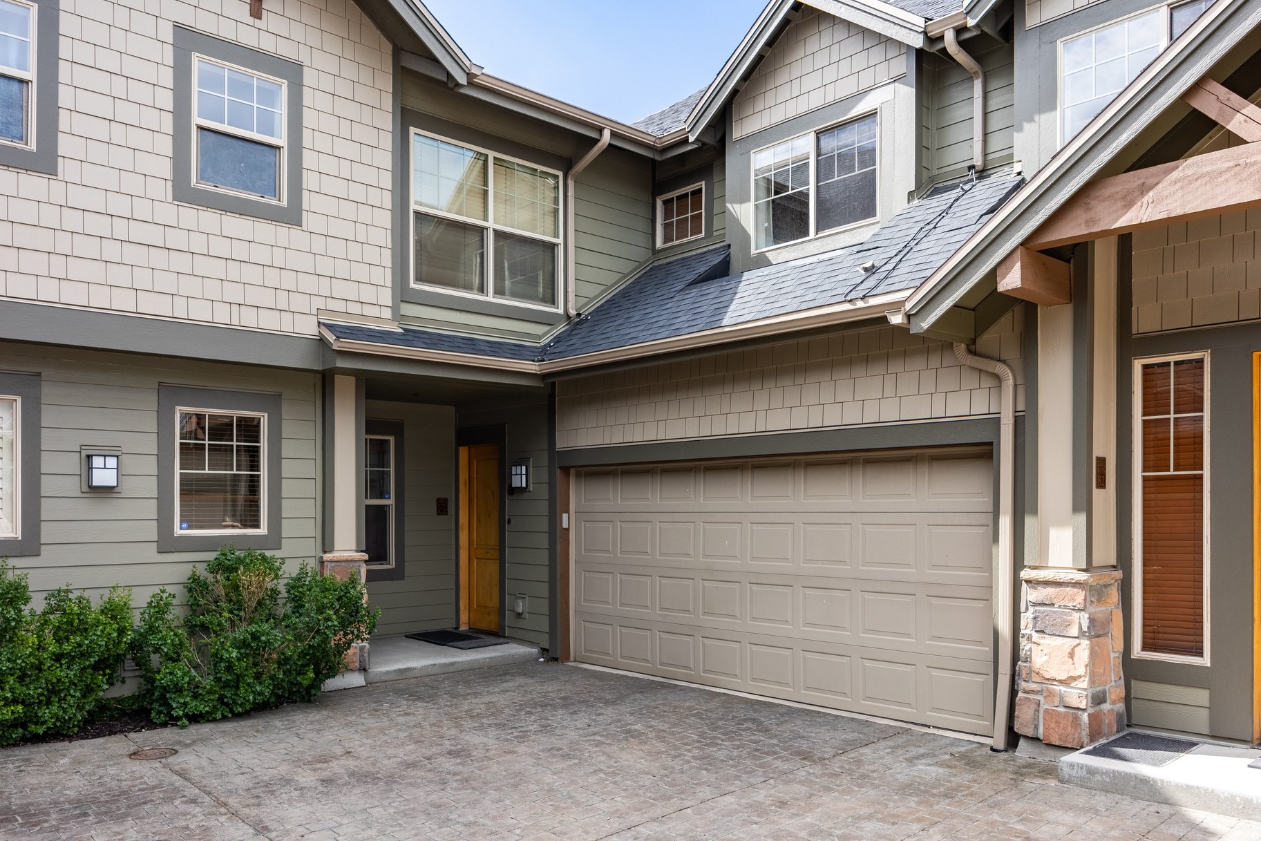  Exceptional Fox Point Townhome with Mountain Views & Prime Location - 物件實景