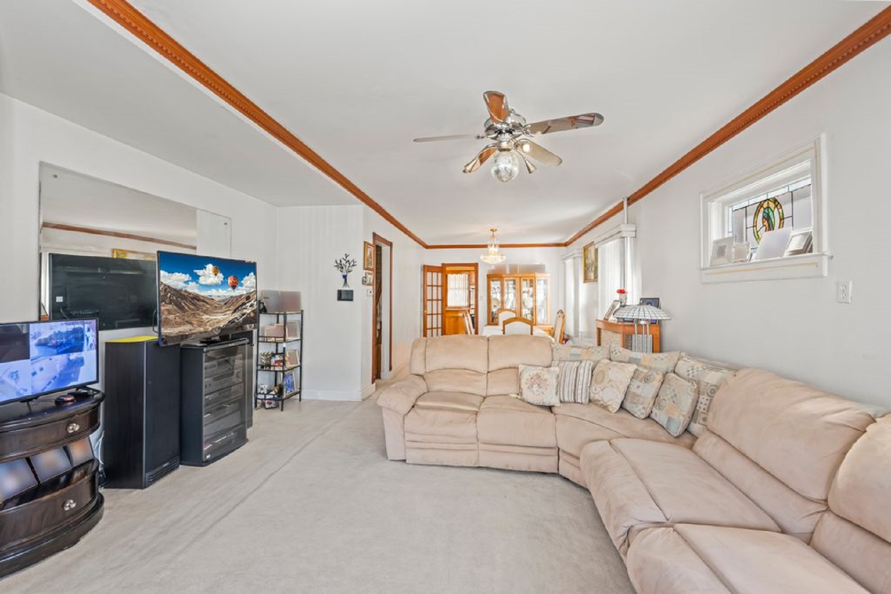  1569 East 45th Street - 物件實景