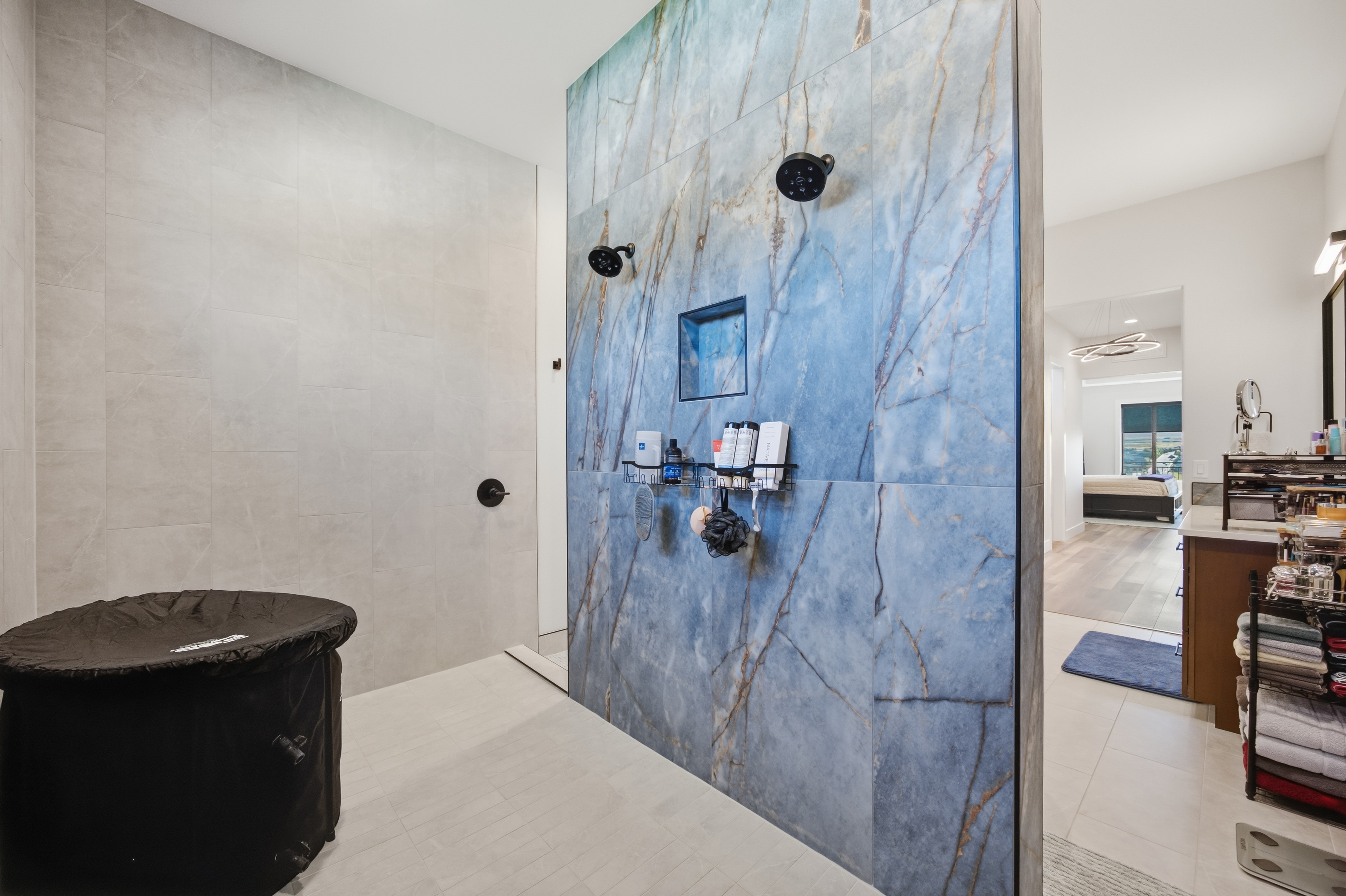  Discover This Stunning Resale Prodigy Homes Aria Basement Model - 物件實景