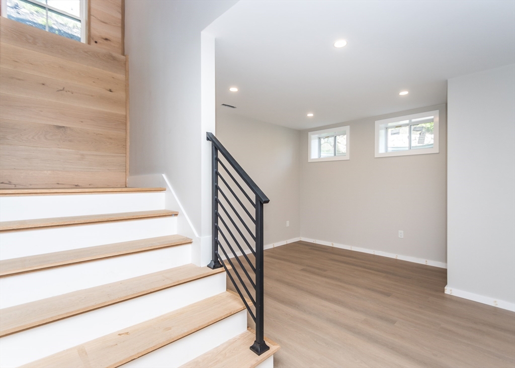 Waltham, Massachusetts, 02453, United States, 4 Bedrooms Bedrooms, ,5 BathroomsBathrooms,Residential,For Sale,1858244