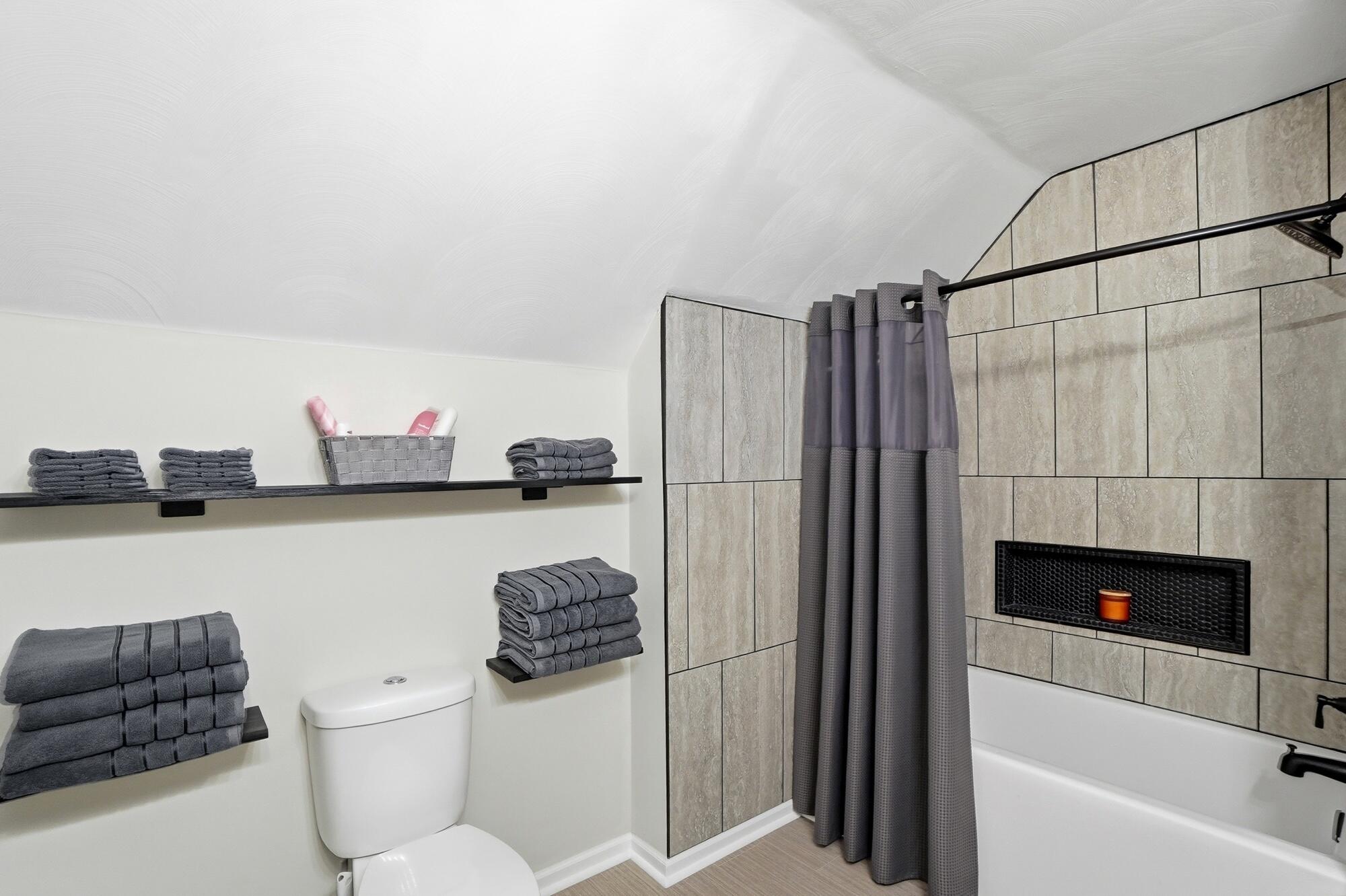 Springfield, Ohio, 45504, United States, 5 Bedrooms Bedrooms, ,3 BathroomsBathrooms,Residential,For Sale,1998267