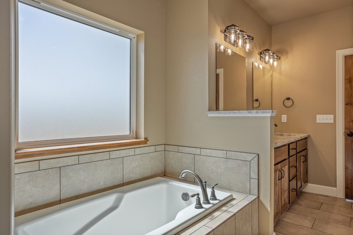 Cheyenne, Wyoming, 82009, United States, 3 Bedrooms Bedrooms, ,2 BathroomsBathrooms,Residential,For Sale,1905724