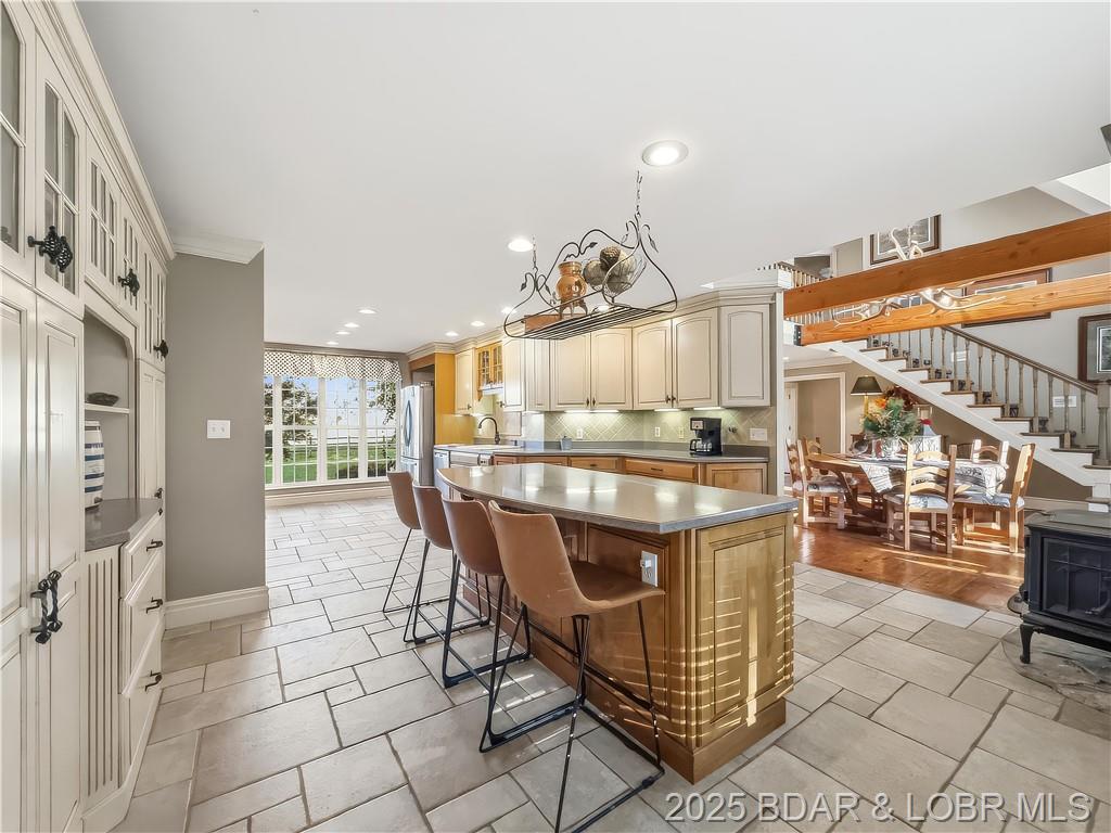 Camdenton, Missouri, 65020, United States, 4 Bedrooms Bedrooms, ,5 BathroomsBathrooms,Residential,For Sale,1989122