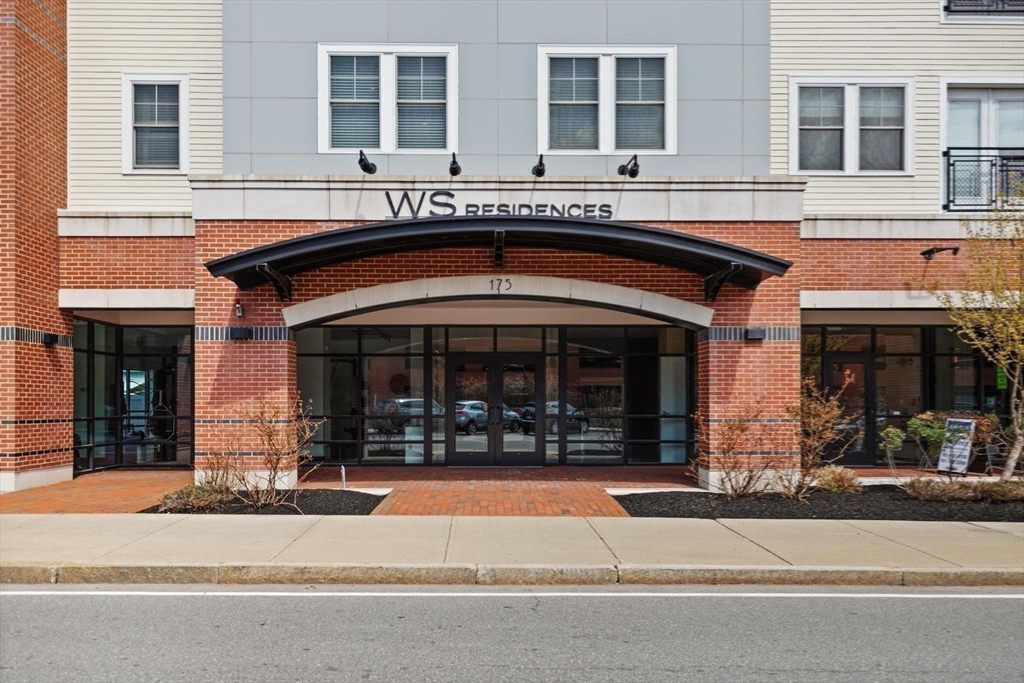 Wakefield, Massachusetts, 01880, United States, 2 Bedrooms Bedrooms, ,2 BathroomsBathrooms,Residential,For Sale,2040017
