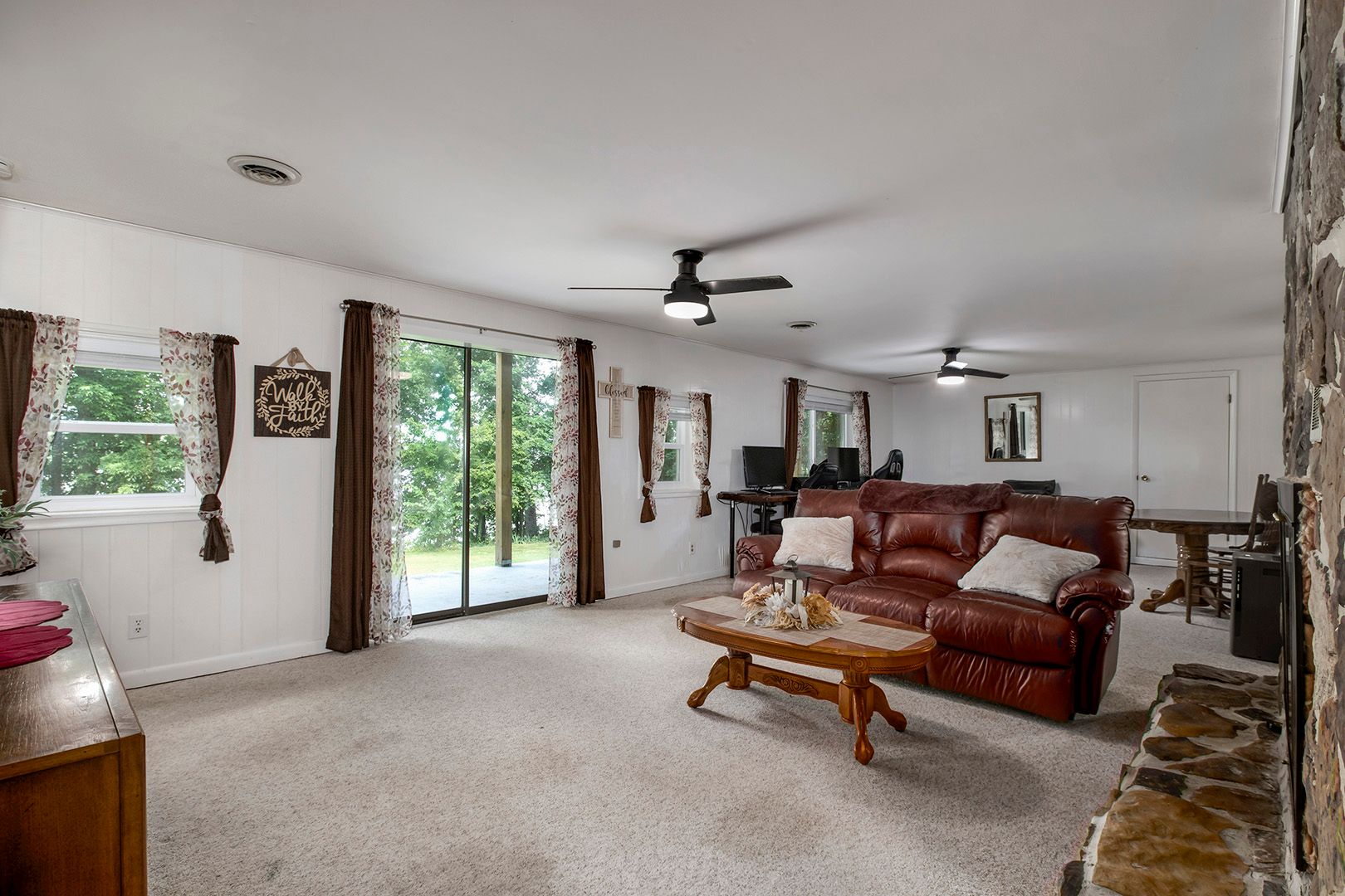 Harriman, Tennessee, 37748, United States, 3 Bedrooms Bedrooms, ,3 BathroomsBathrooms,Residential,For Sale,2011405