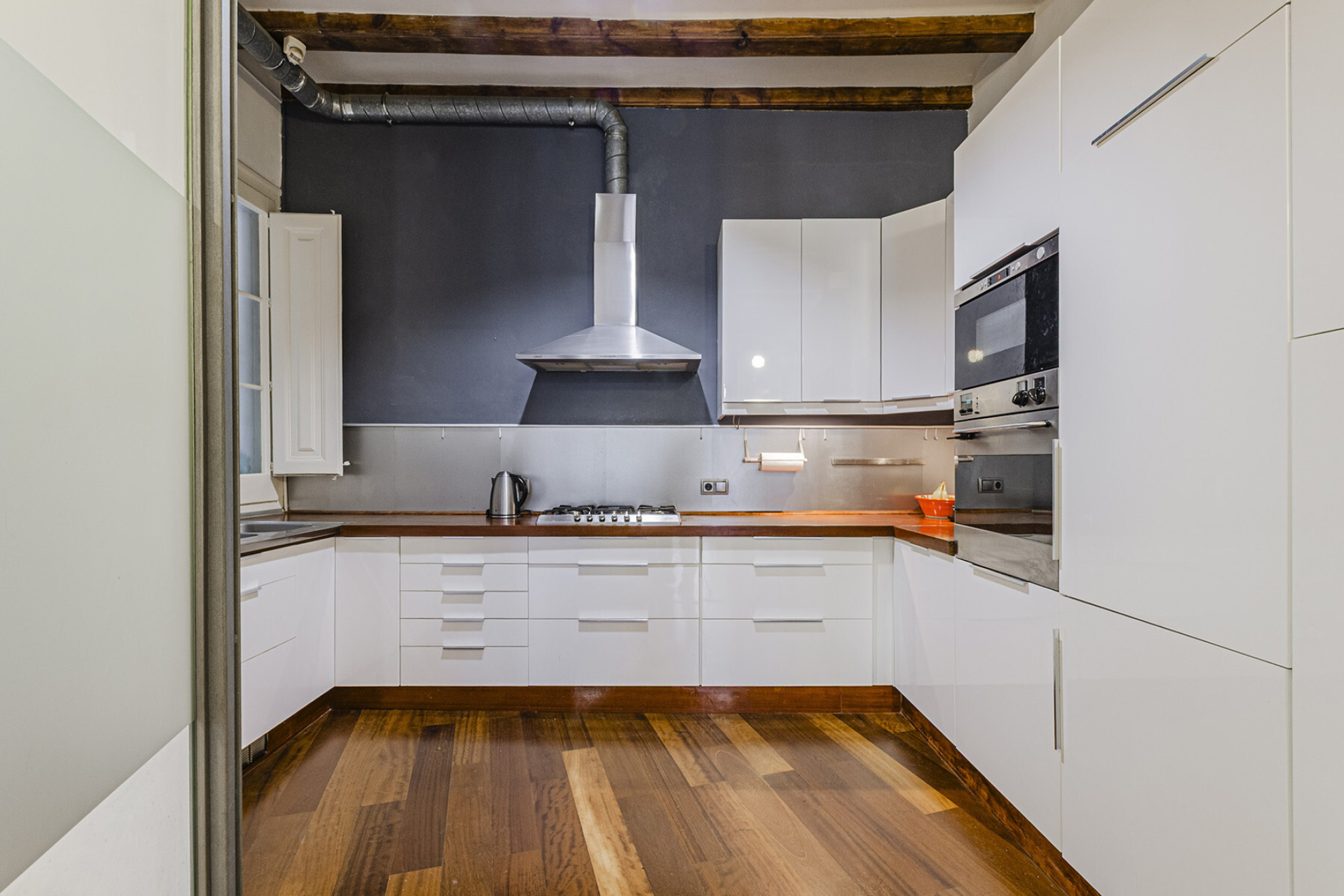  Large apartment with its own style in the oldest part of Barcelona - 物件實景