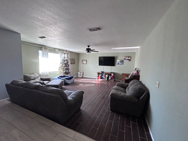 Carlsbad, New Mexico, 88220, United States, 4 Bedrooms Bedrooms, ,4 BathroomsBathrooms,Residential,For Sale,2006248