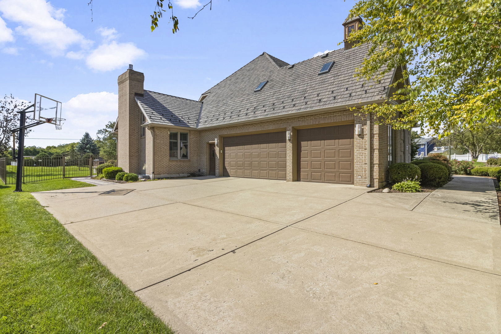 Shorewood, Illinois, 60404, United States, 4 Bedrooms Bedrooms, ,6 BathroomsBathrooms,Residential,For Sale,1933443